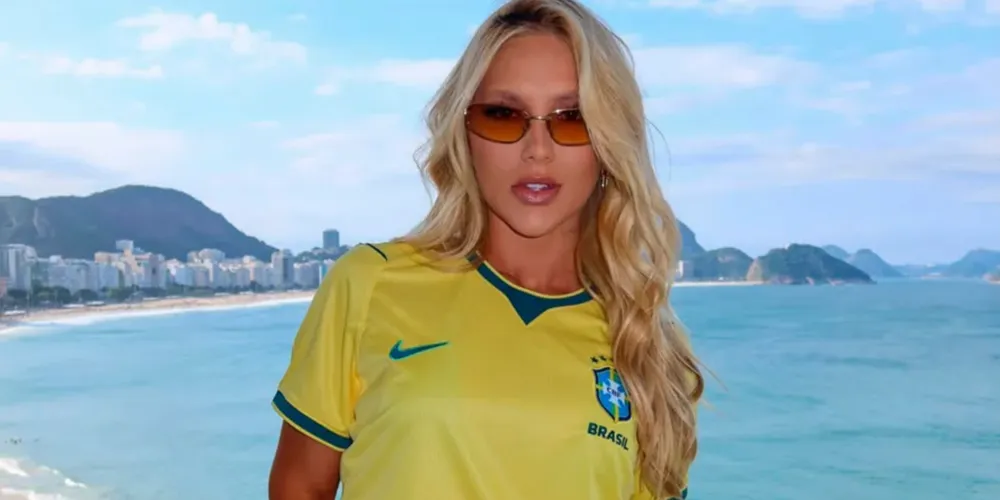 Virginia Fonseca vestindo a camisa da Seleção Brasileira