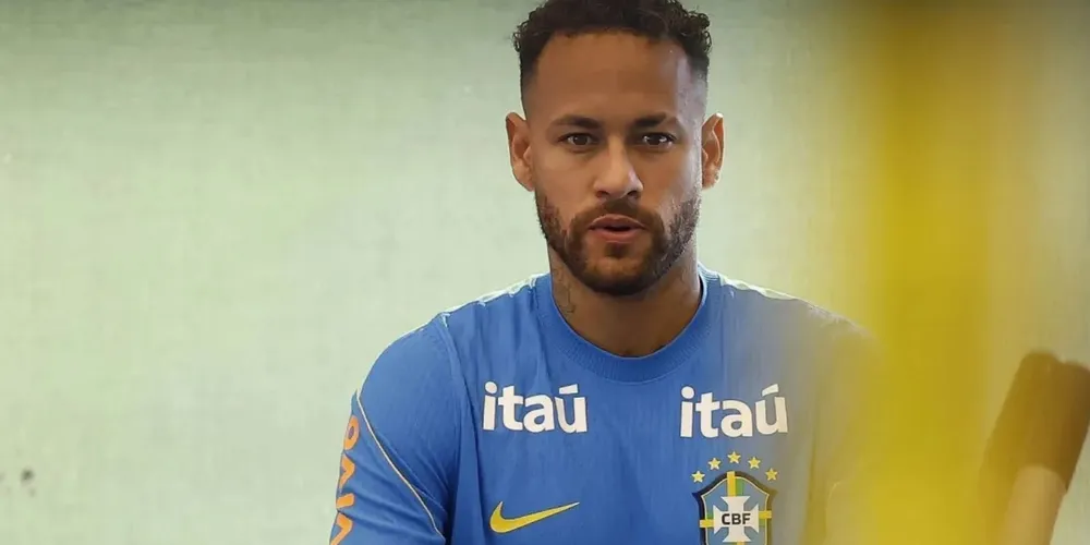 Neymar durante fisioterapia com a Seleção Brasileira