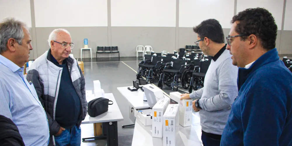 Lideranças estiveram reunidas para a entrega dos equipamentos