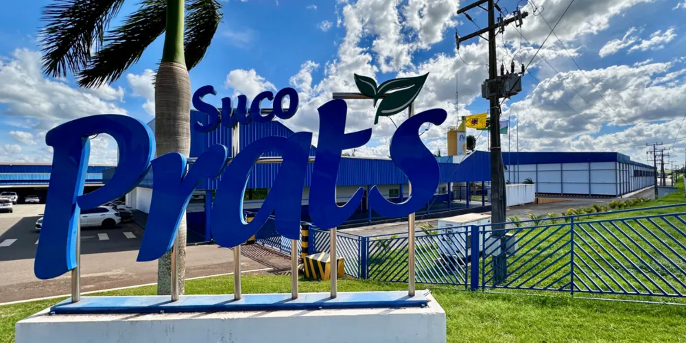 Com atuação verticalizada, a Prat’s controla todas as etapas da cadeia produtiva, desde a produção das mudas e cultivo dos pomares até o processamento e envase do suco
