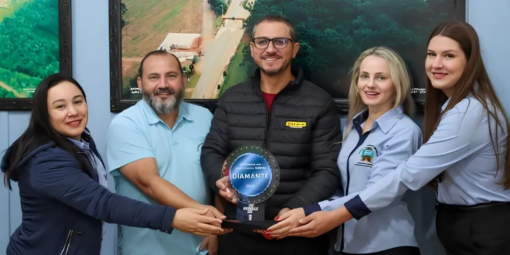 Lideranças municipais estiveram reunidas para destacar o prêmio
