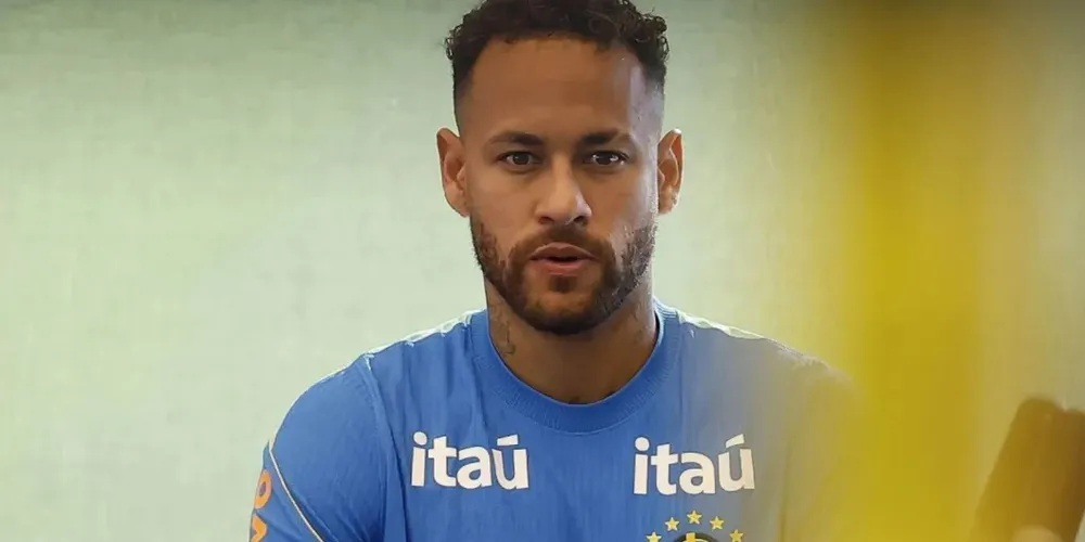 Neymar durante fisioterapia com a Seleção Brasileira