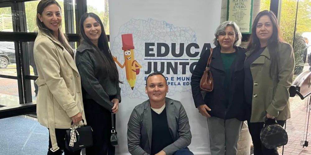 As escolas foram homenageadas durante cerimônia realizada em Curitiba