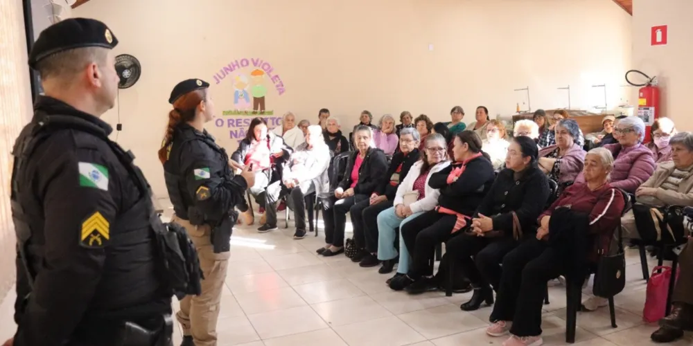A palestra foi conduzida pelo sargento Leandro Marcondes Teixeira e pela soldado Yasmin Martins Pedroso