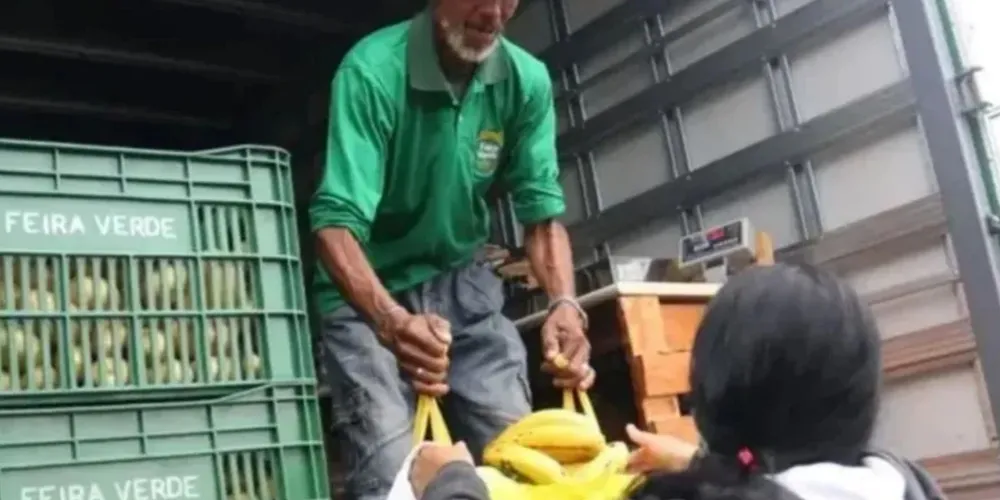 População pode trocar materiais recicláveis por frutas e verduras no Feira Verde