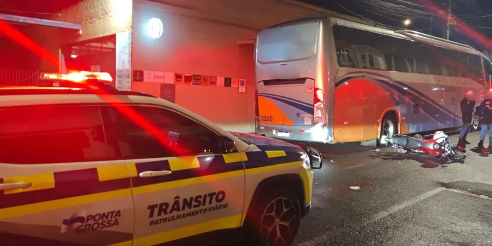 O motociclista ficou gravemente ferido e precisou ser encaminhado para o Hospital Regional