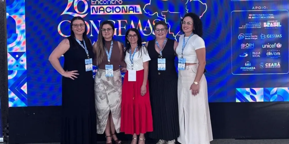 Keila Cristina Carneiro, da Superintendência; Daniele Faria Correia de Mello, do Departamento de Proteção Social Básica; Michelle Aparecida Pacheco Mej, do Departamento de Proteção Social Especial; Lucília do Rocio Lopes Andrade, do Departamento de Gestão do SUAS; e Tatiane Hilgenberg, do Departamento de Transferências Voluntárias Municipais