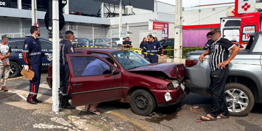 O carro ainda colidiu contra uma Chevrolet Montana