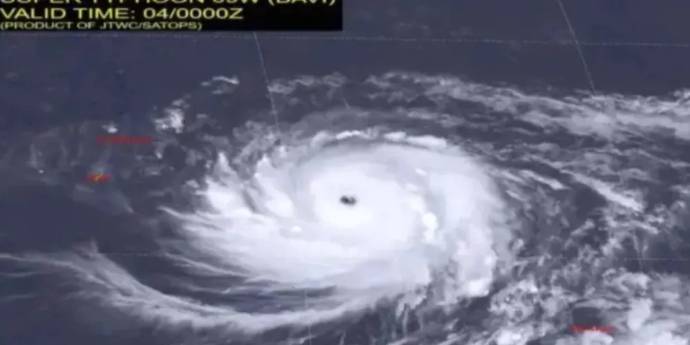 A previsão indica que o centro da tempestade deve passar próximo à ilha de Rota, localizada entre Guam e Saipan, nas Ilhas Marianas do Norte