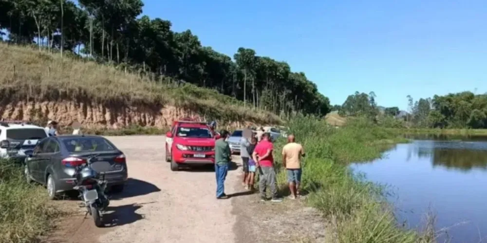 Equipes de mergulhadores iniciaram as buscas e localizaram Nathan após mais de três horas de procura