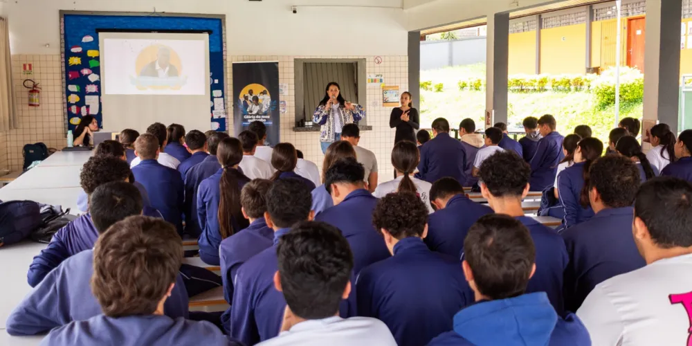 Por meio dos projetos A Glória do Meu Quilombo, a artista promove encontros com as comunidades escolares da rede pública municipal e estadual