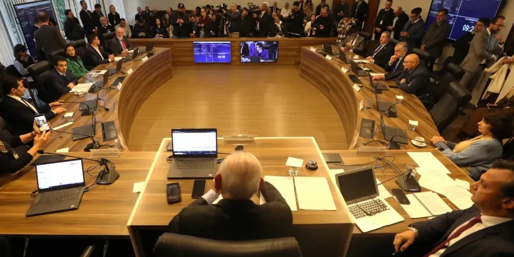 Reunião ocorreu no início da tarde desta terça-feira (26), no Auditório Legislativo