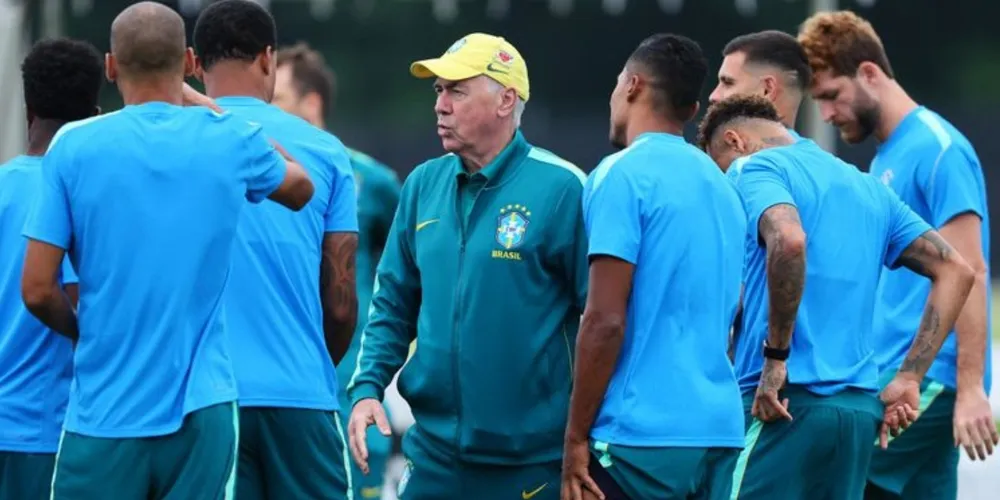 Carlo Ancelotti em treino da Seleção Brasileira