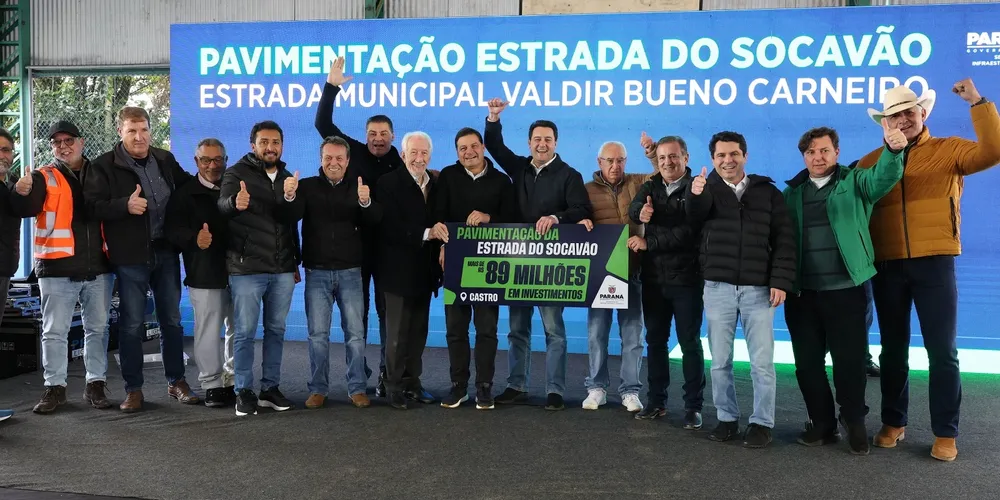 Assinatura da ordem de serviço para as obras de pavimentação da Estrada Municipal Valdir Bueno Carneiro