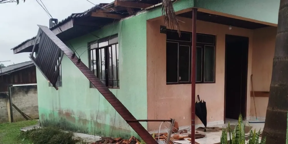 Casa atingida pelo temporal
