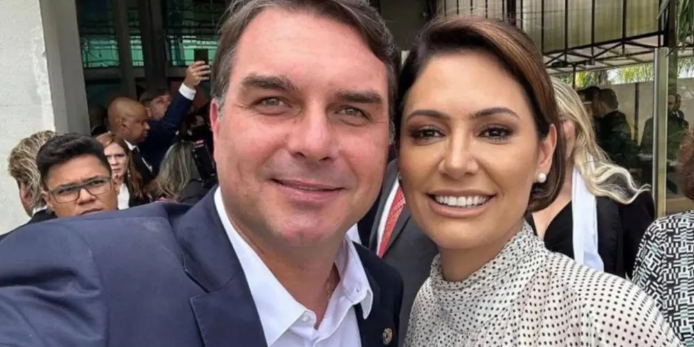 Flávio Bolsonaro e Michelle Bolsonaro