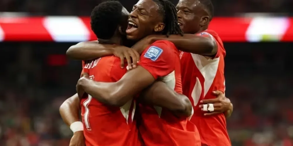 Jogadores da Suíça celebrando o gol marcado contra a Argélia, em partida da fase de 16-avos de final da Copa do Mundo