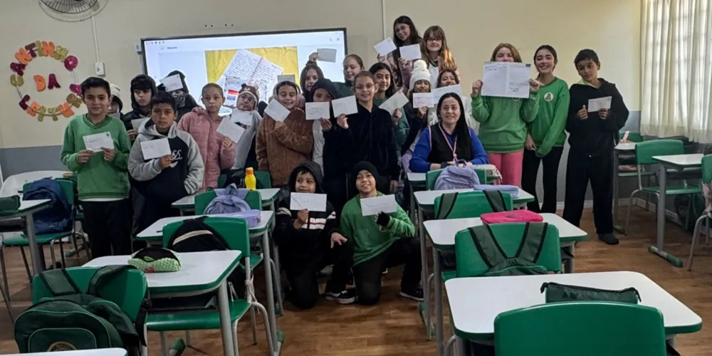 Estudantes produziram suas próprias cartas dentro da proposta em sala
