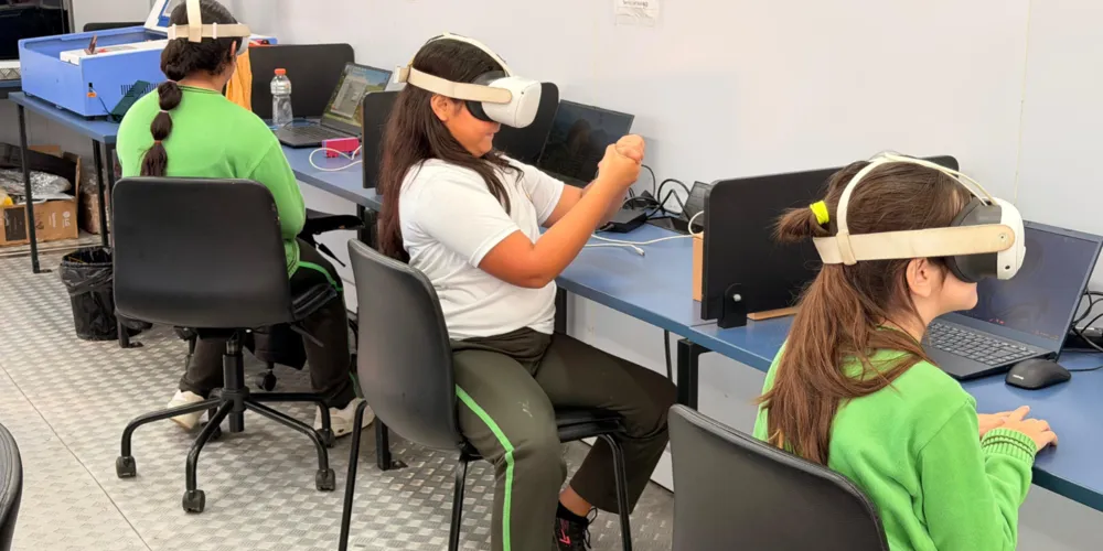 Estudantes puderam se divertir e imergir no mundo tecnológico