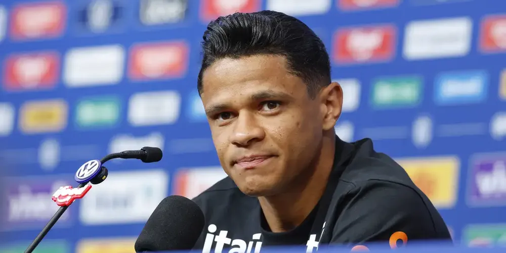 Lateral-esquerdo Douglas Santos estreou pela Seleção Brasileira em 2016