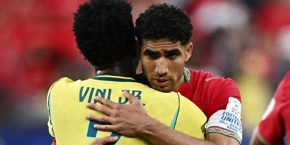 Vini Junior e Hakimi após o jogo no MetLife Stadium