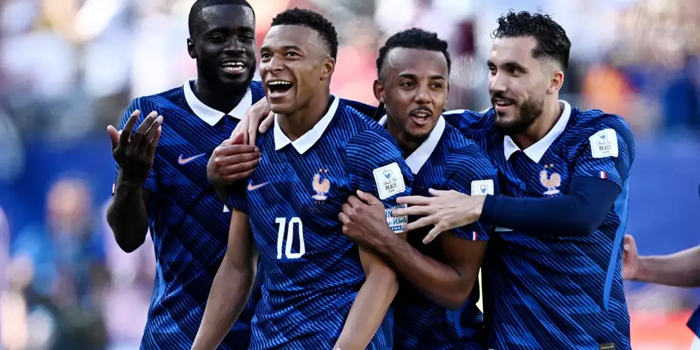 O primeiro gol da França só saiu aos 21 minutos, dos pés de Kylian Mbappé