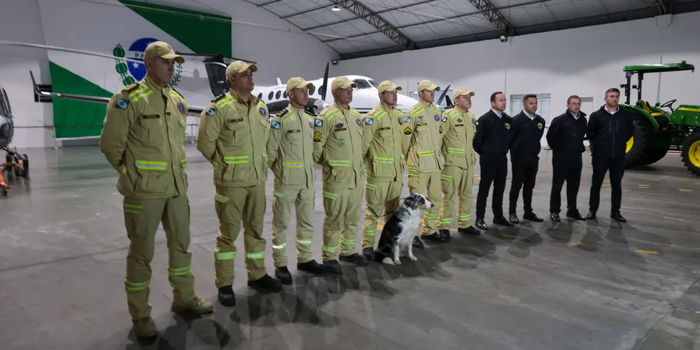 Embarque de bombeiros paranaenses que seguirão para a Venezuela para atuar nas operações de Busca e Resgate em Estruturas Colapsadas (BREC) após o terremoto que atingiu o país.