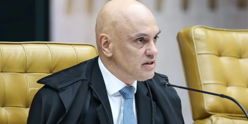 Ministro concluiu que não houve falta grave para justificar o retorno ao regime fechado, mas revogou o porte de arma, o registro de CAC e determinou a entrega de todo o arsenal do ex-presidente