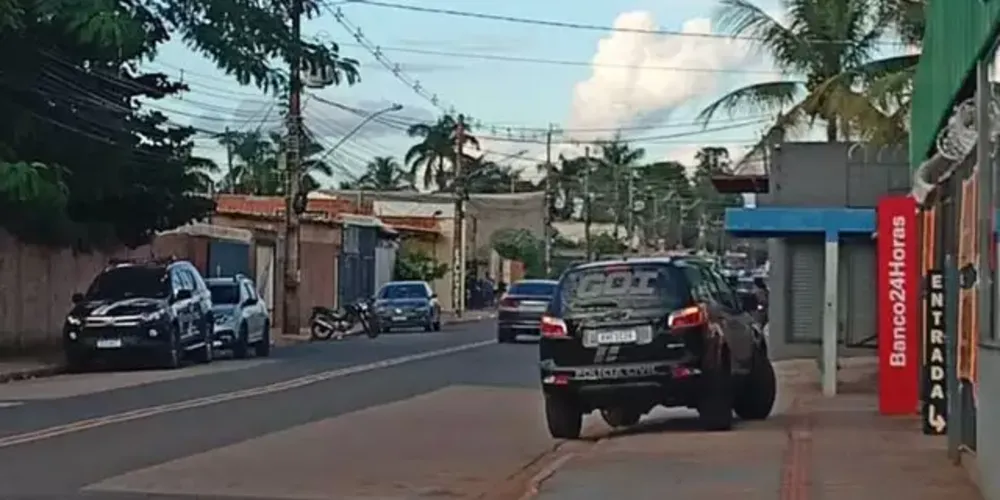 Testemunhas relataram que o homem chegou a ameaçar as pessoas no mercado antes de fugir