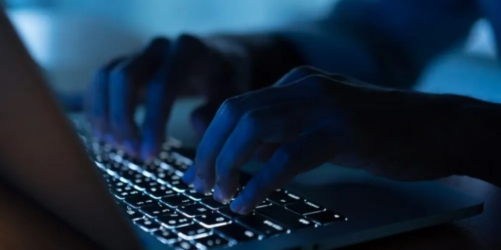 Hacker utilizou o sistema de alarmes para transmitir a palavra "misantropia" em diversas capitais