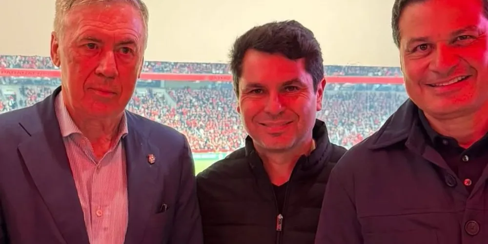 Ancelotti, Alexandre Curi e Sandro Alex na Arena da Baixada