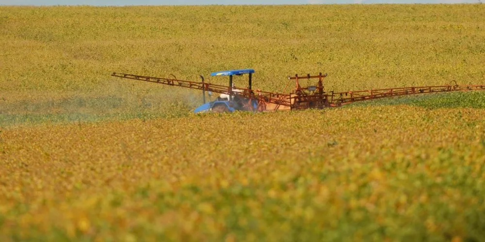 Plenarinho da Assembleia Legislativa do Paraná receberá lideranças técnicas, produtores e parlamentares na próxima terça-feira (7) para discutir regras e restrições na pulverização de defensivos agrícolas