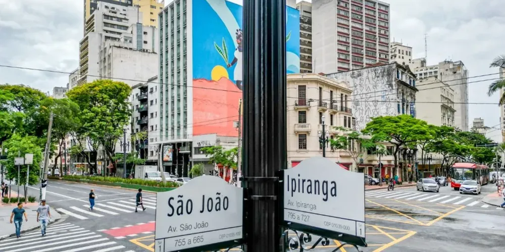 O projeto previa a instalação de telões luminosos em prédios históricos da região, inspirados na famosa área turística de Times Square, em Nova York