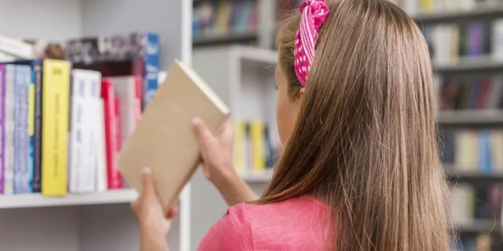 Proposta prevê a disponibilização de livros em bibliotecas de escolas públicas