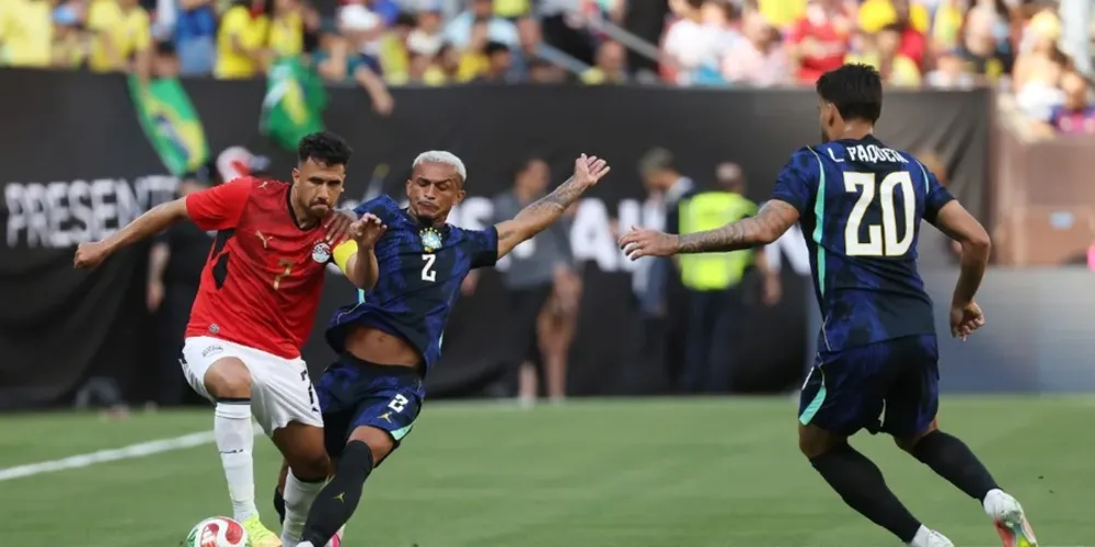 Na transmissão, Wesley foi visto chorando no banco de reservas