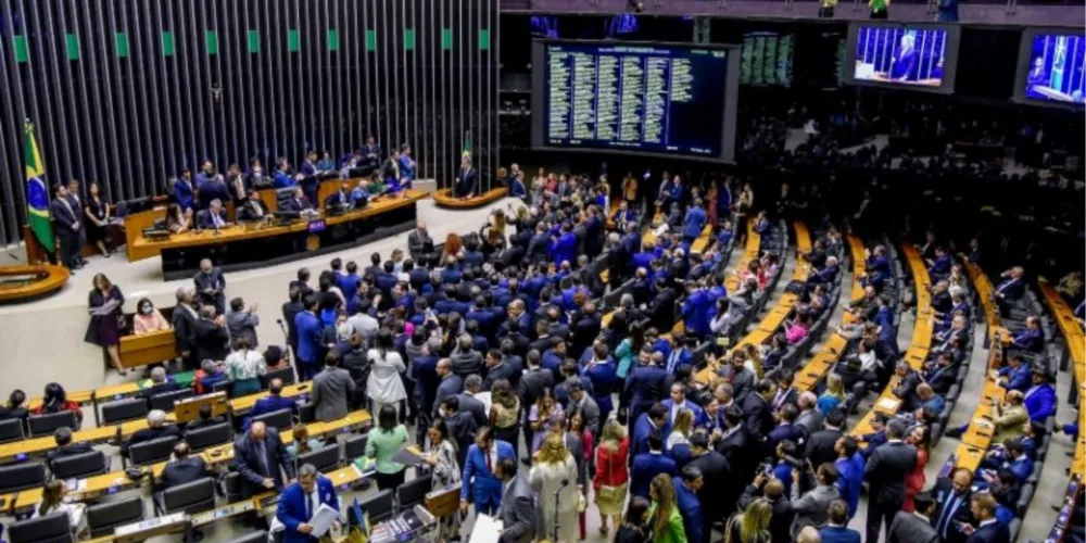 A análise em plenário da PEC do fim da escala 6x1 está prevista para quinta-feira (28)