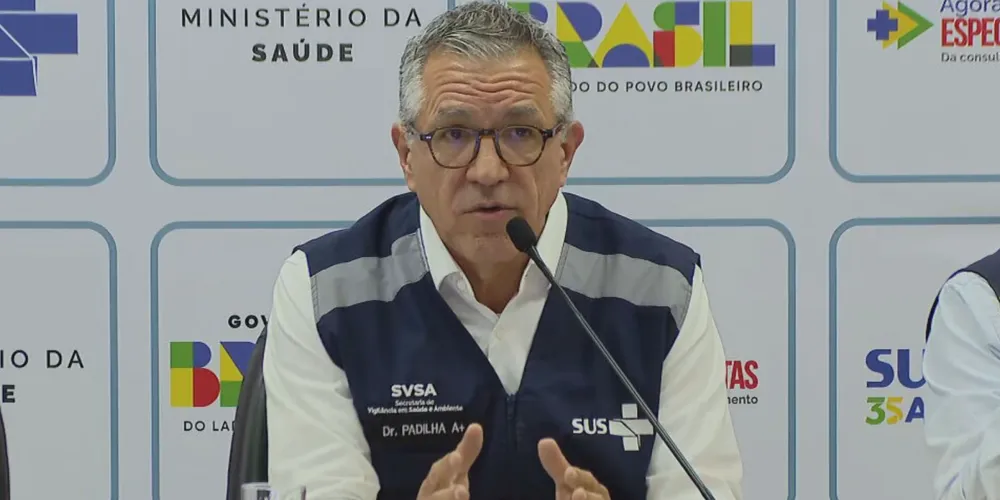 O anúncio de suspensão da vacina foi feito pelo ministro da Saúde, Alexandre Padilha, durante coletiva de imprensa