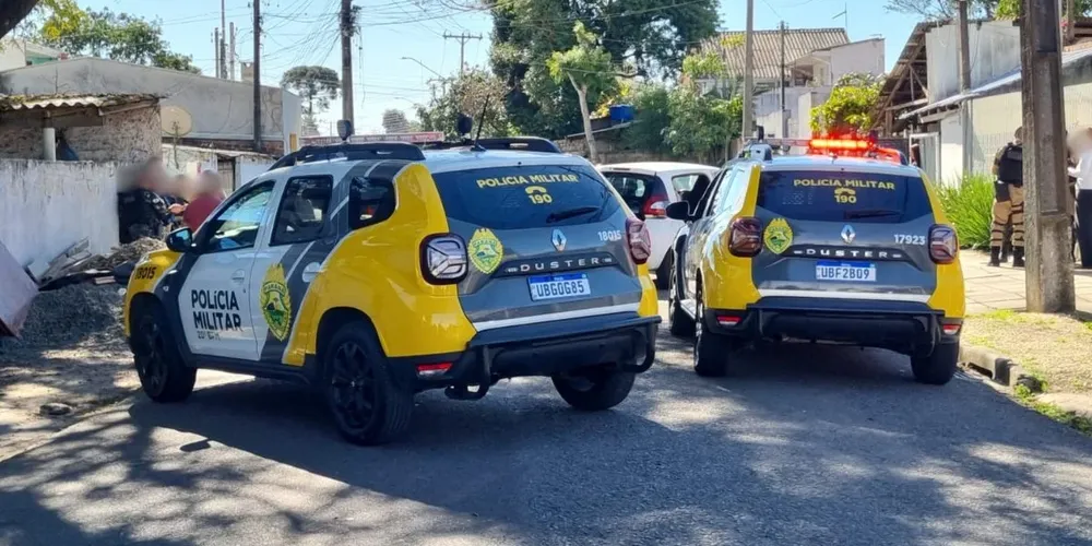 Motorista perdeu o controle do veículo após os primeiros disparos e bateu em um carro de aplicativo antes de ser assassinado a tiros, no Cajuru