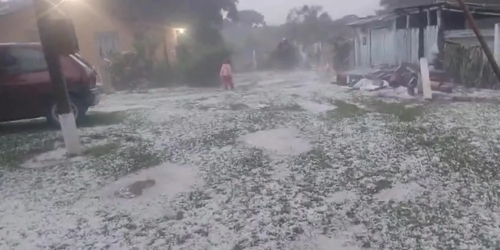 Os moradores de diferentes bairros da Lapa registraram o granizo