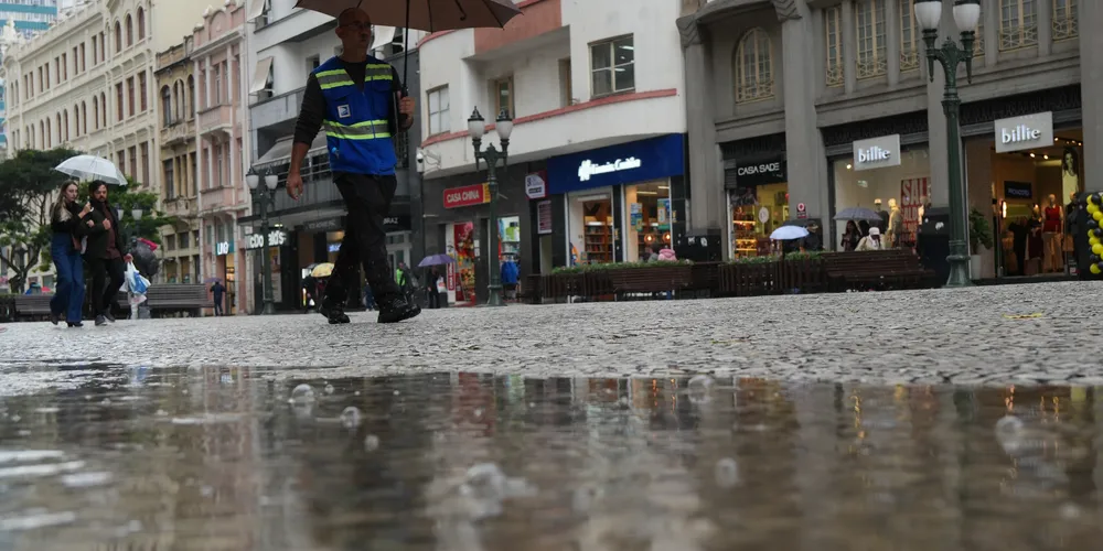 A chuva atinge todo o Paraná somente na segunda-feira (29)