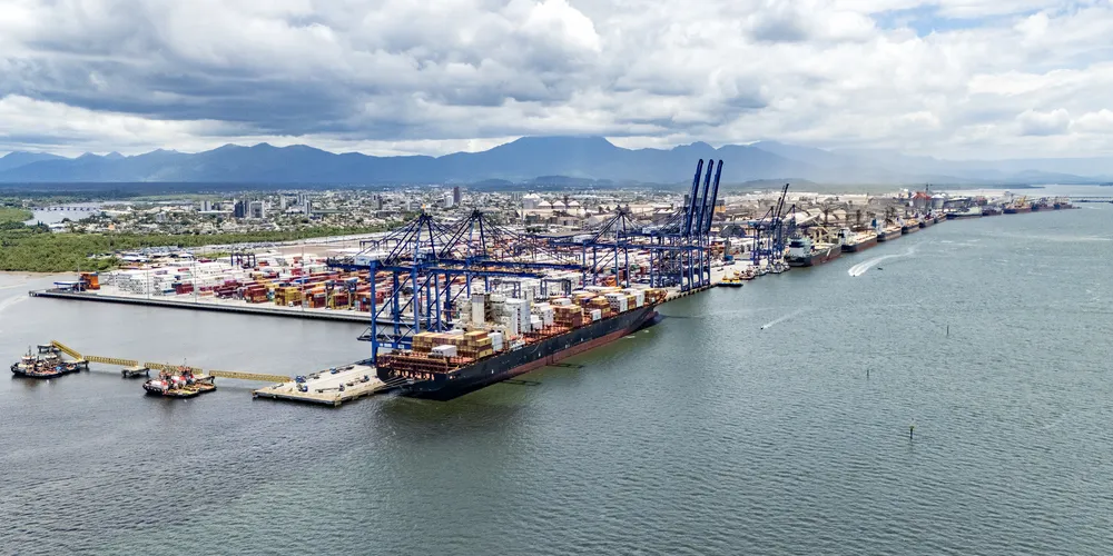O Porto de Paranaguá é o segundo maior do Brasil em movimentação de cargas