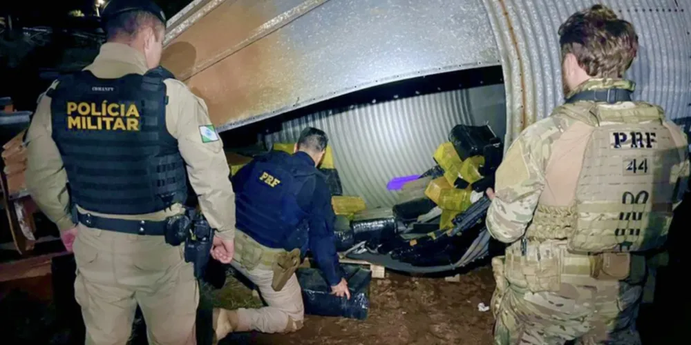Foram apreendidos mais de duas toneladas de maconha e 300 quilos de capulho
