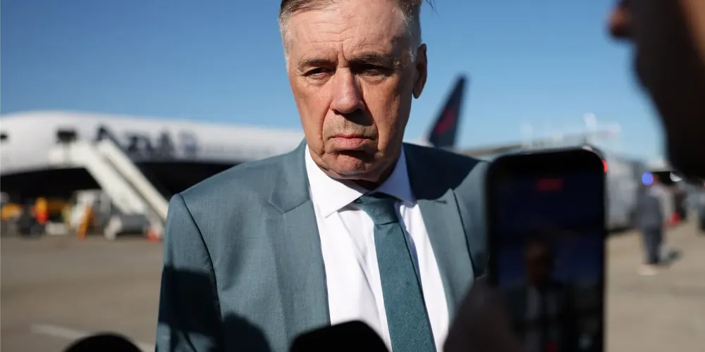 Carlo Ancelotti no desembarque da Seleção Brasileira nos EUA