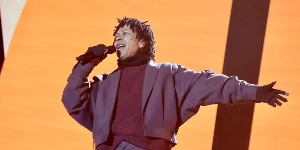 Djavan em Curitiba transformou a Pedreira Paulo Leminski em um grande coro celebrando 50 anos de carreira