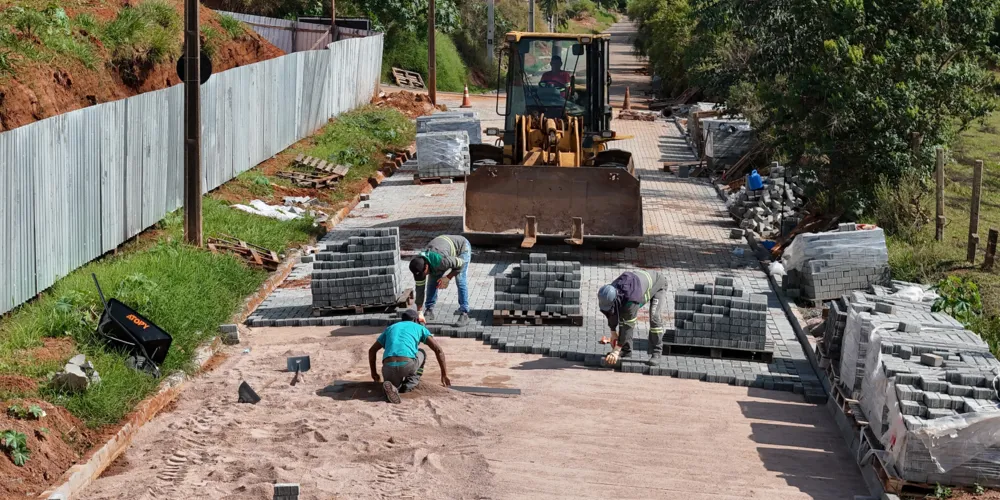 As obras foram retomadas após a contratação de uma nova empresa para continuidade da execução do projeto