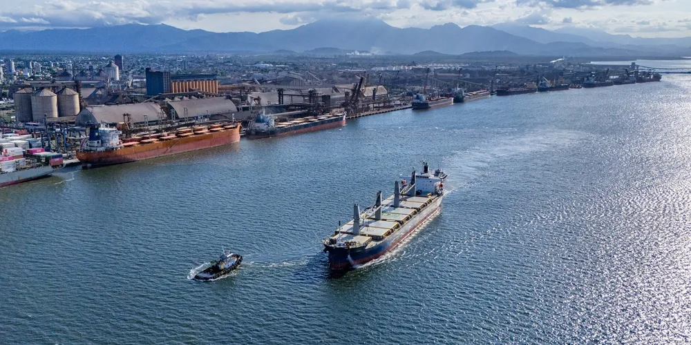 Escoamento da produção paranaense pelo Porto de Paranaguá reflete o crescimento nas vendas externas em abril