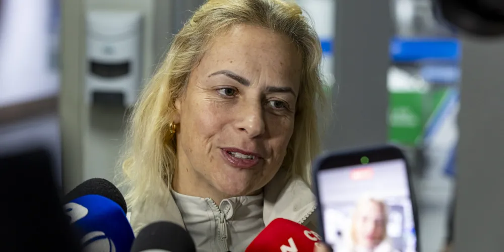 Vanessa, mãe da jovem, em entrevista com a imprensa