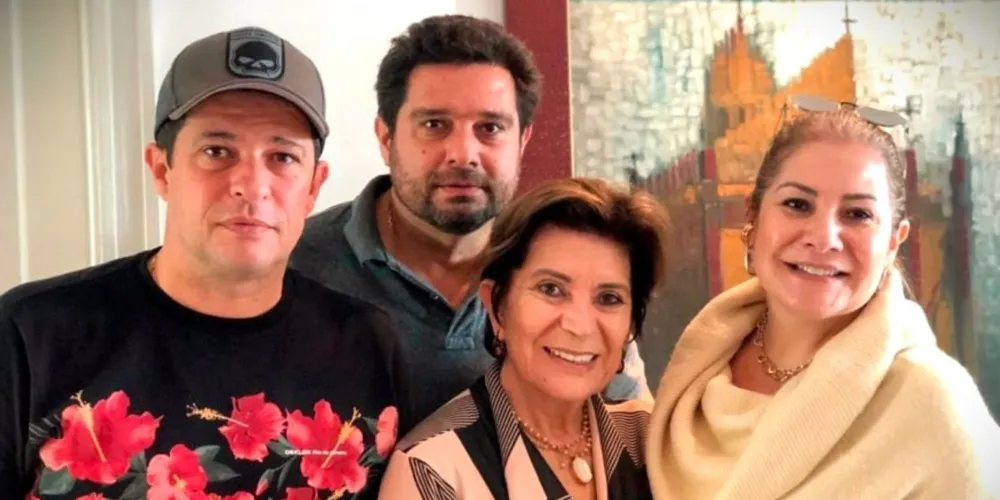 Elizabeth Schmidt homenageia mães nas redes sociais