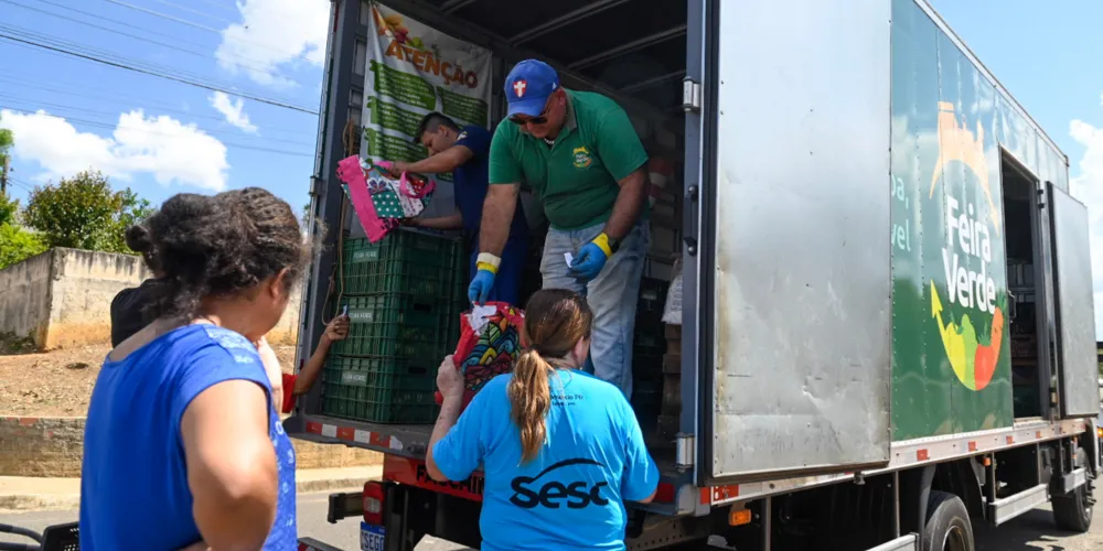 Três equipes vão percorrer os bairros para trocar recicláveis por frutas, verduras e legume