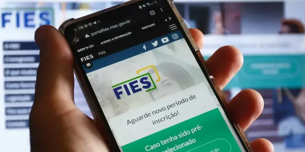 Criado em 2001, o Fies concede financiamento a estudantes de cursos de graduação em instituições de educação superior privadas